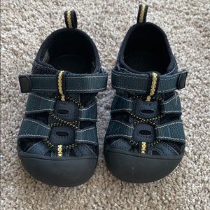 Keen H20 waterproof sandals size 6